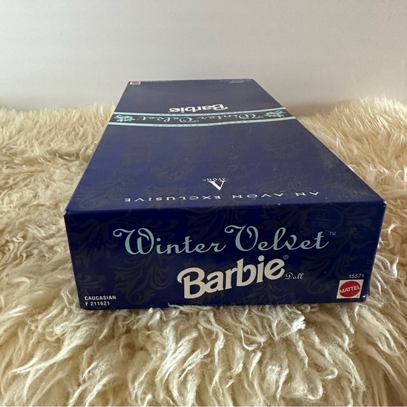 Vintage New in Box Winter Velvet Barbie Doll - Picture 12 of 13